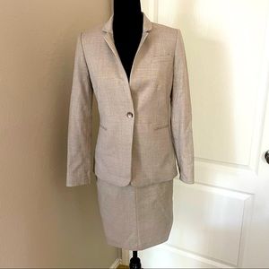 Stunning suit set, blazer and matching skirt Antonio Melani, size 2